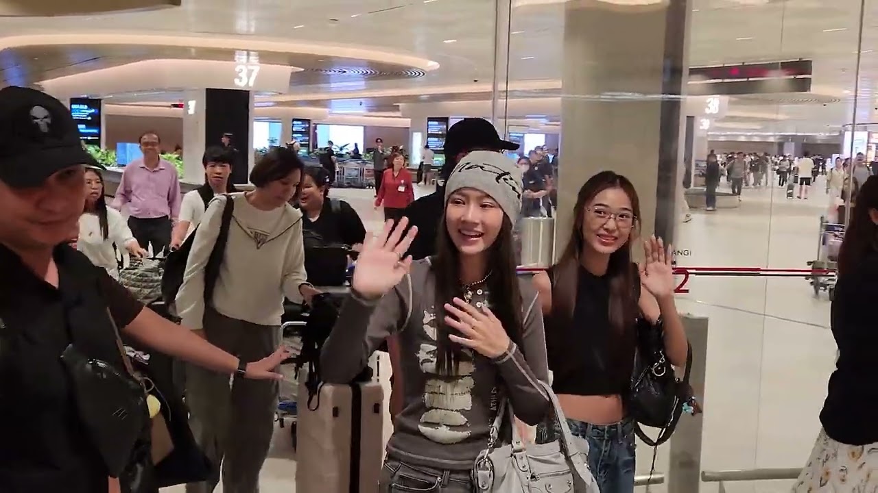 NamtanFilm Airport Arrival! #NamtanFilm1stFMSingapore #plutotheseries