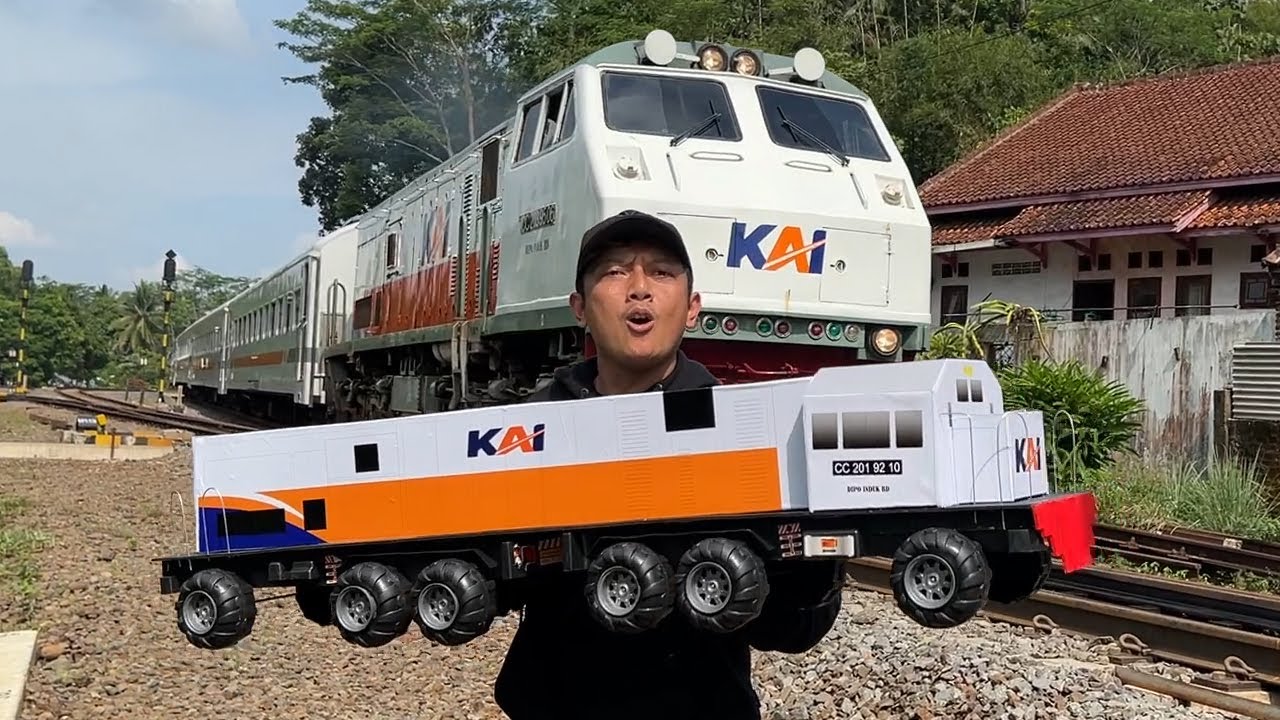 Merakit Mainan Kereta Api CC201 Sangat Besar Memakai Roda Ban Mobil - Mainan Kereta Api Indonesia