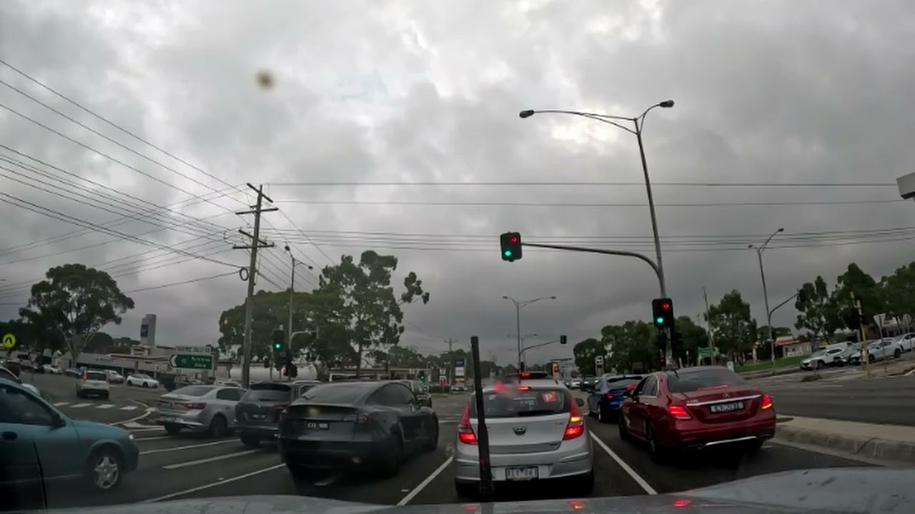 Driving to Warrawee Park, Oakleigh, Melbourne, Victoria, Australia