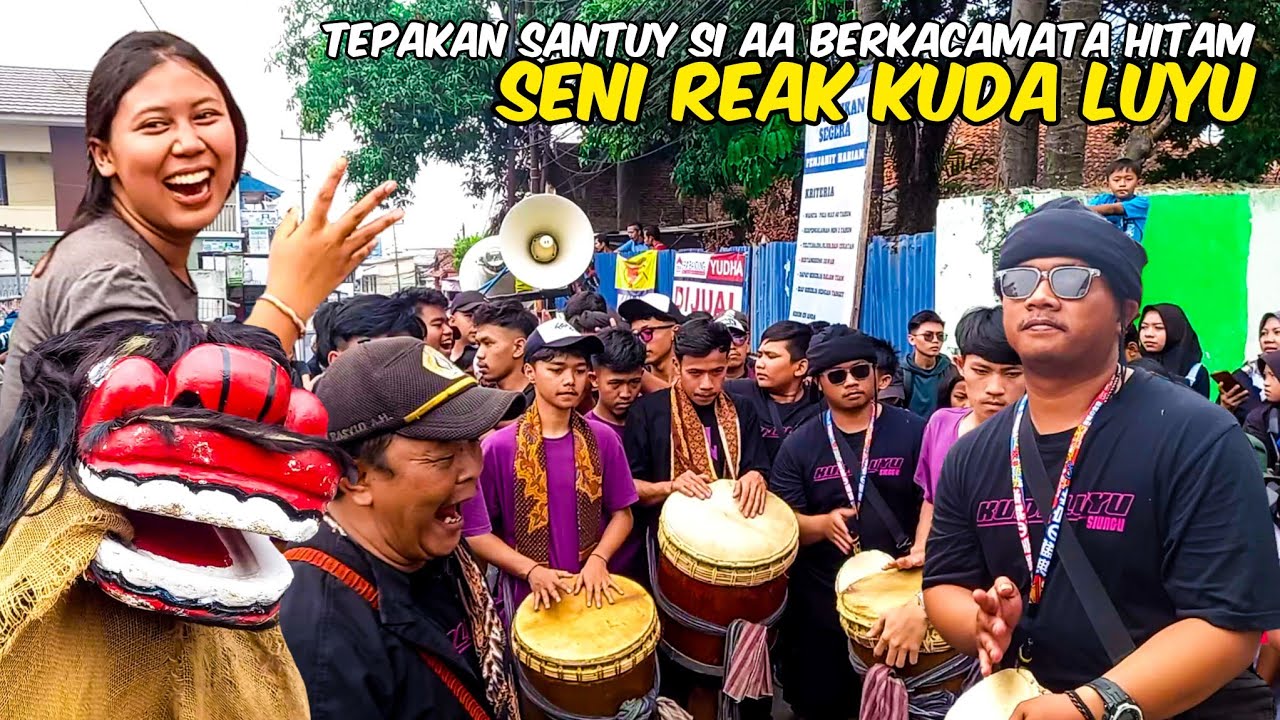 REAK KUDA LUYU TEPAKAN SANTUY SI AA BERKACAMATA HITAM DI JALAN PADAT