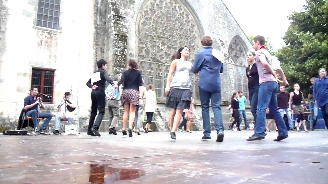 Finale Concours de gavotte bigoudène Mode Pont L'Abbé 2011.MP4