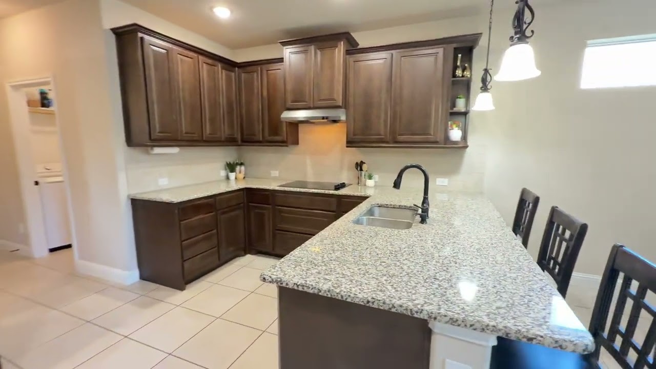 Spacious 4 Bedroom Home in Red Oak, Tx!