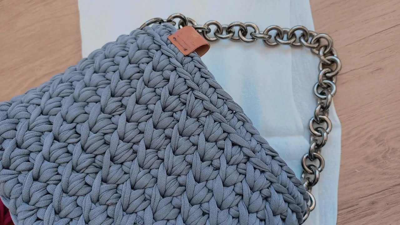 BOLSA DE CROCHÊ COM FIO DE MALHA COM ALÇA DE MÃO / @FEITOAMAOPORISA