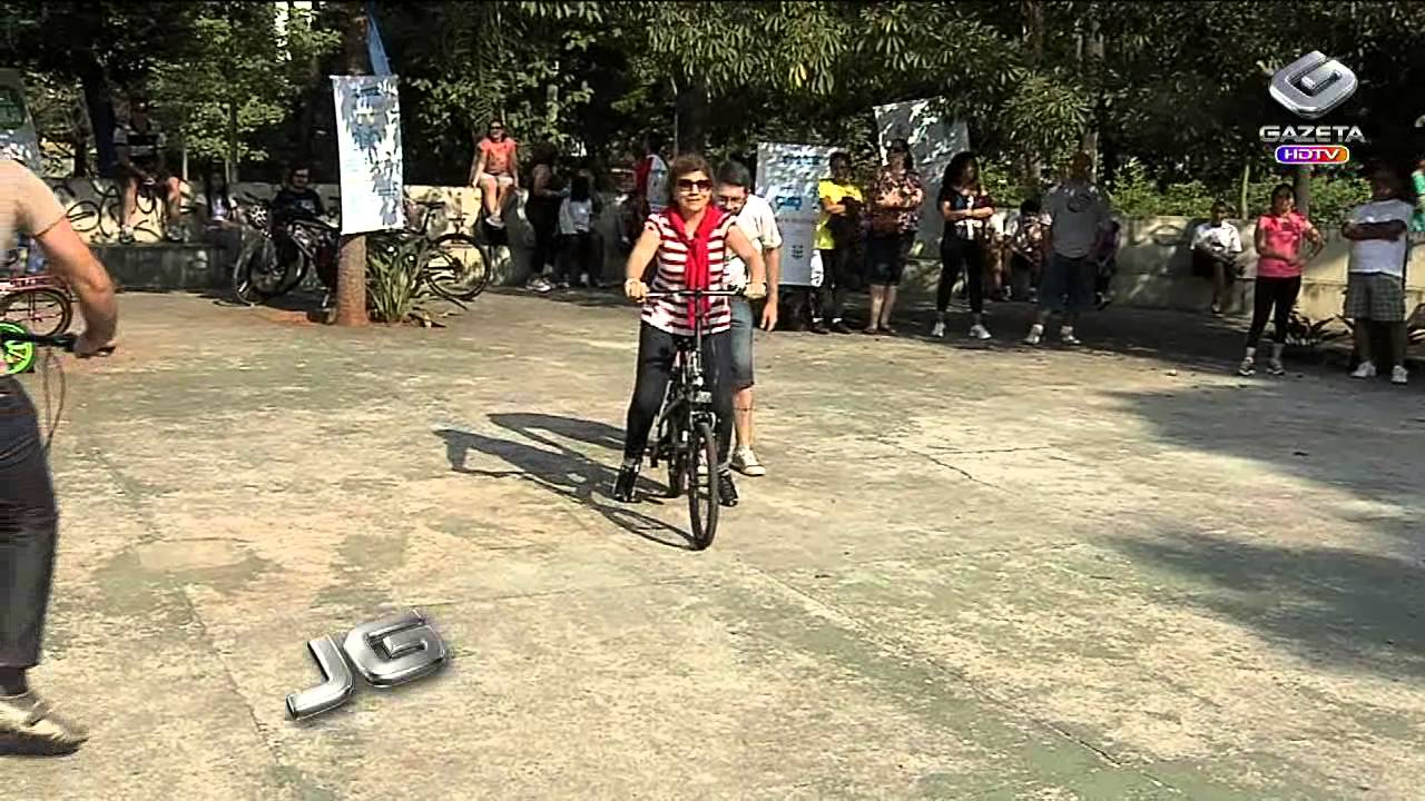 Projeto ensina adultos a andar de bicicleta