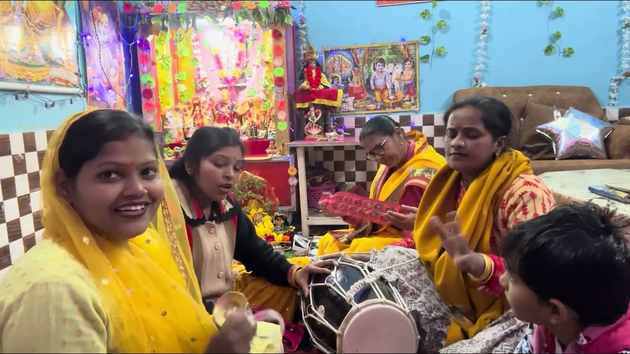 ये द्वारा माँ का द्वारा द्वारे का अजब नजारा दुपट्टा माँ का पीले रंग दा