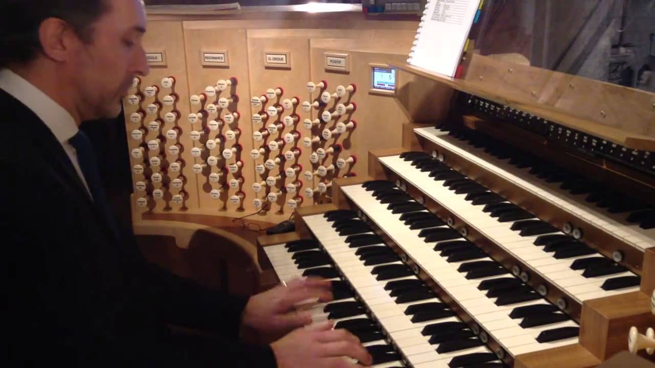 La Marseillaise à Notre-Dame de Paris - PrayforParis 13/11/2015