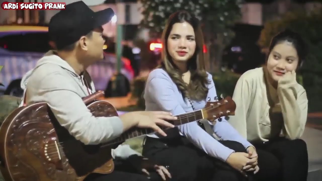 SENYUMAN MANIS CEWEK BLASTER PRANCIS BIKIN ABANG PINGIN KISSS | PRANK NYANYI NGACO