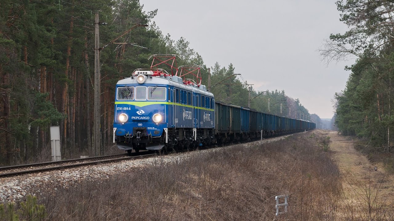 Świeżo zmodernizowany ET41-084 z 47 węglarkami na 