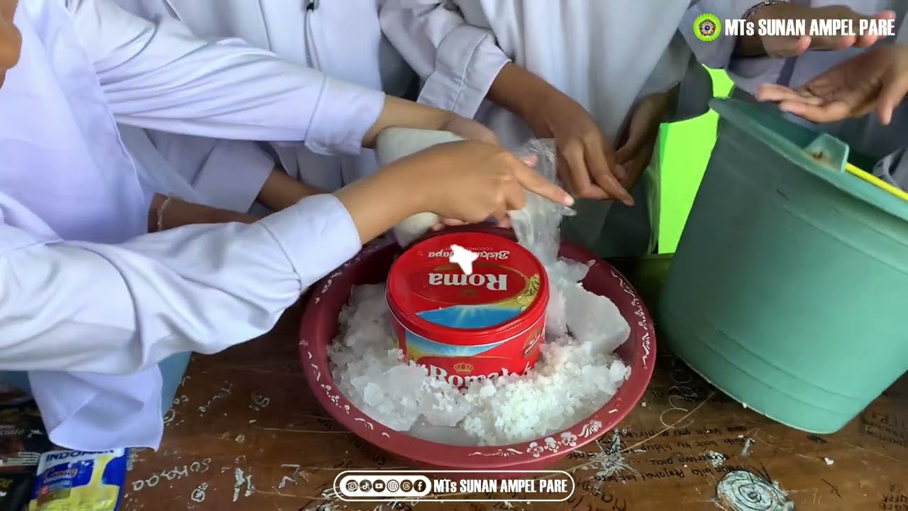 Tutorial Membuat Es Krim Putar (Praktikum Sains) MTs Sunan Ampel Pare-9 Sains PI Kelompok 2