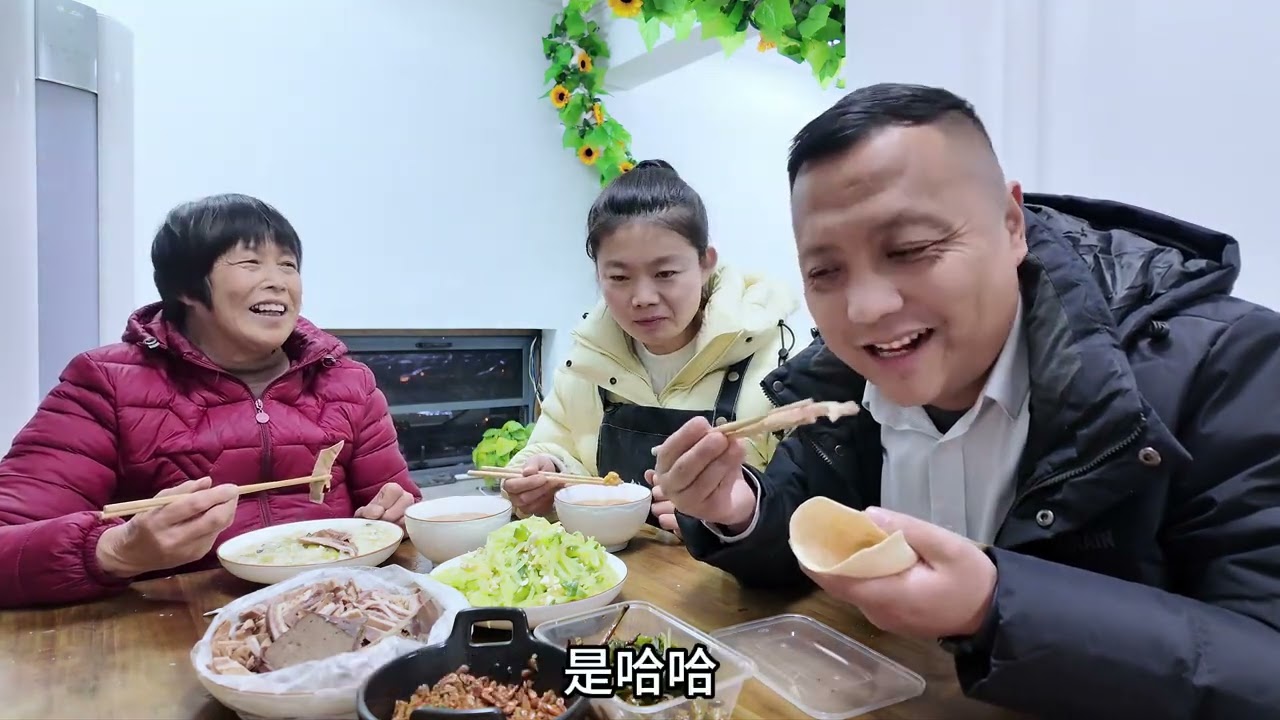 花店开业后，阿拉丁病倒了，岳母做炒莴苣吃猪肚，回忆中感慨万千 #美食 #日常vlog #创业 @繁花二姐