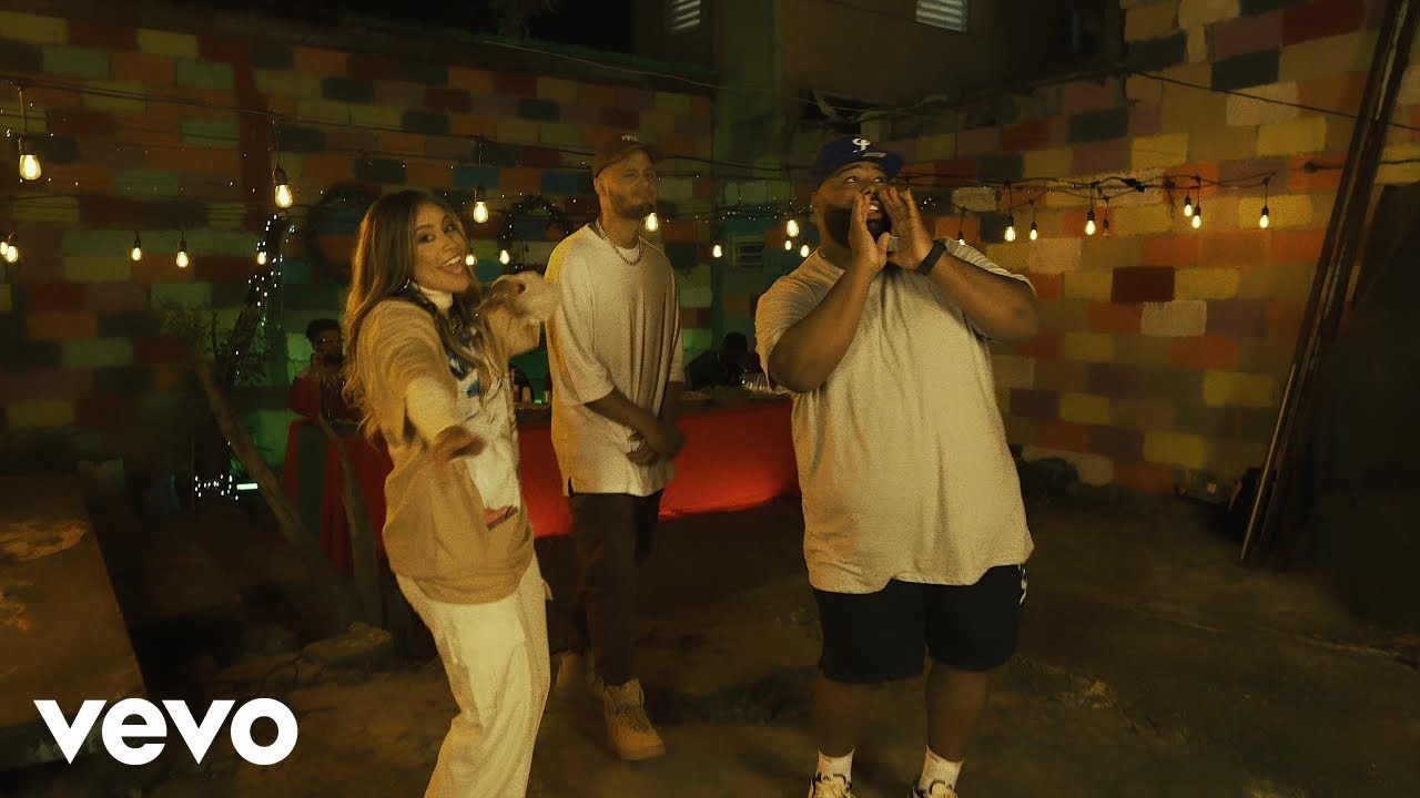 Angie Rose, Ekos, Townix - Es Navidad (O Holy Night) ft. Omy Alka