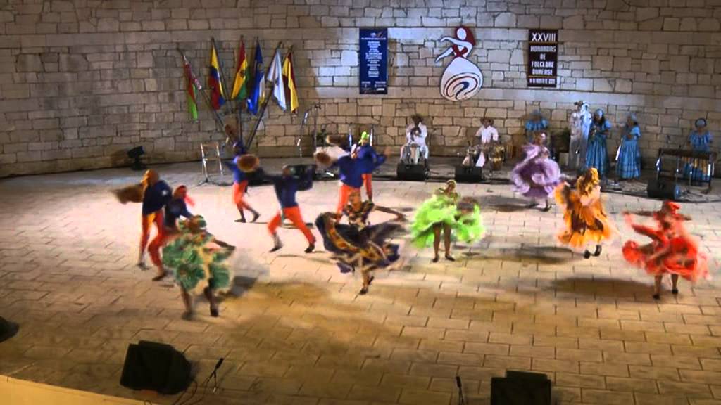 Colombian folk dance: Caderona - Agrupación Artística Danzar