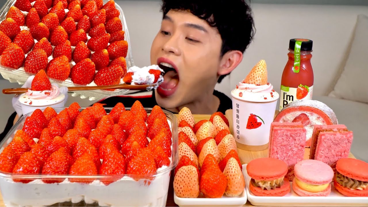 ASMR 딸기파티 🍓 만년설딸기 생딸기티라미수 요거베리롤 딸기마카롱 먹방! Strawberry Party Strawberry Tiramisu Macaron Roll MuKBang