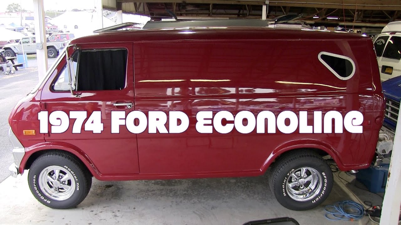 Ford Econoline Custom Van 1974 года.