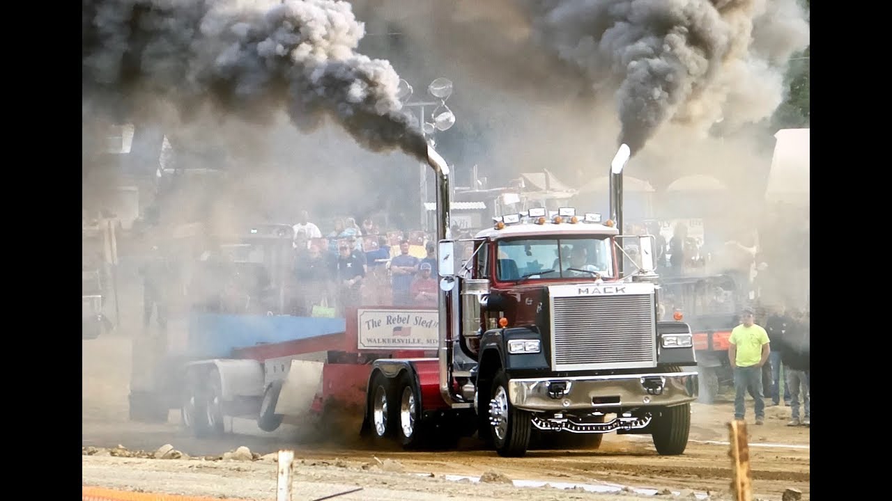 Mack Superliner Rolls Some Serious Coal!