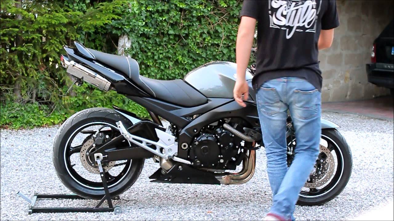 Suzuki GSR 600 YOSHIMURA exhaust and modification