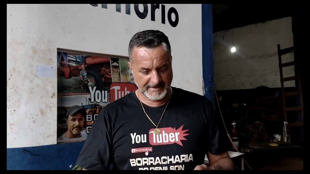 MOSTRANDO COMO SE TIRA UM PNEU 215/75/17.5 COM O MULTI SACADOR DA FORJOESTE