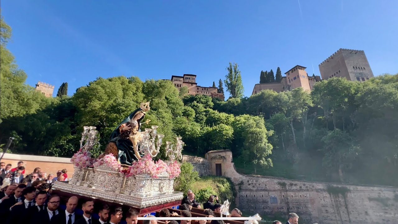 Salida extraordinaria de Santa Maria de la Alhambra en Granada por un recorrido inédito