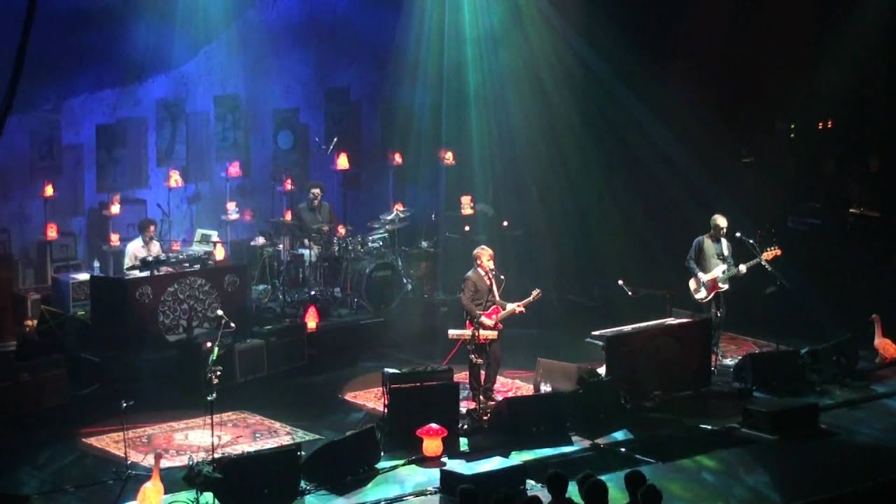 Crowded House - Pour Le Monde - Hammersmith Apollo 9th June 2010