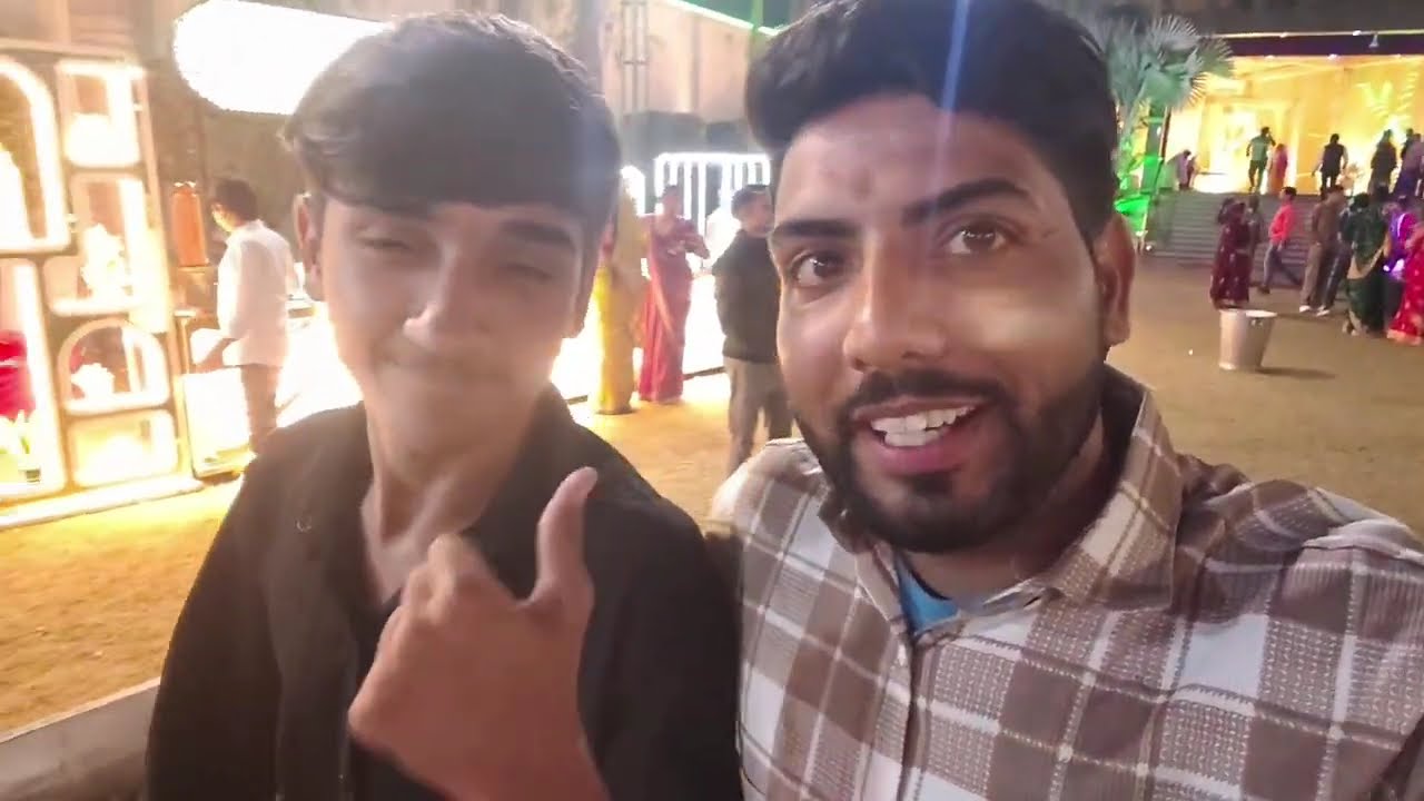Aaj m mere mama ke ladke ki shaadi me gya