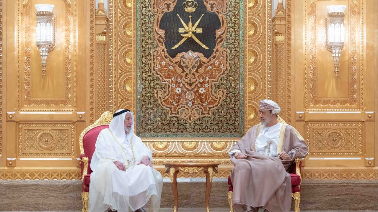 سلطان عُمان يستقبل صاحب السمو حاكم الشارقة في قصر العلم