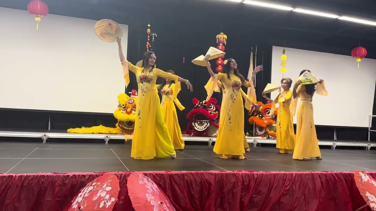 Cone hat dance - Viet Serenity Sisters