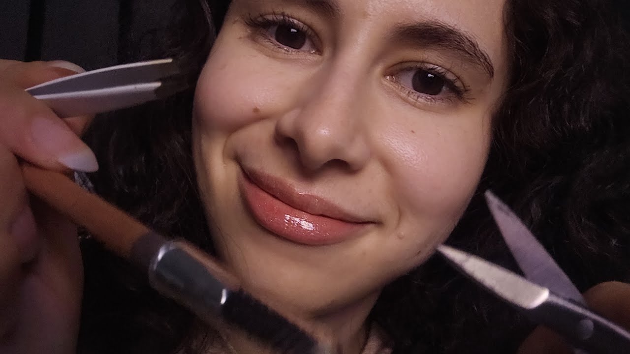 ASMR Lebanese 🇱🇧 roleplay - Your friend does your eyebrows - Whispering/Real camera touching