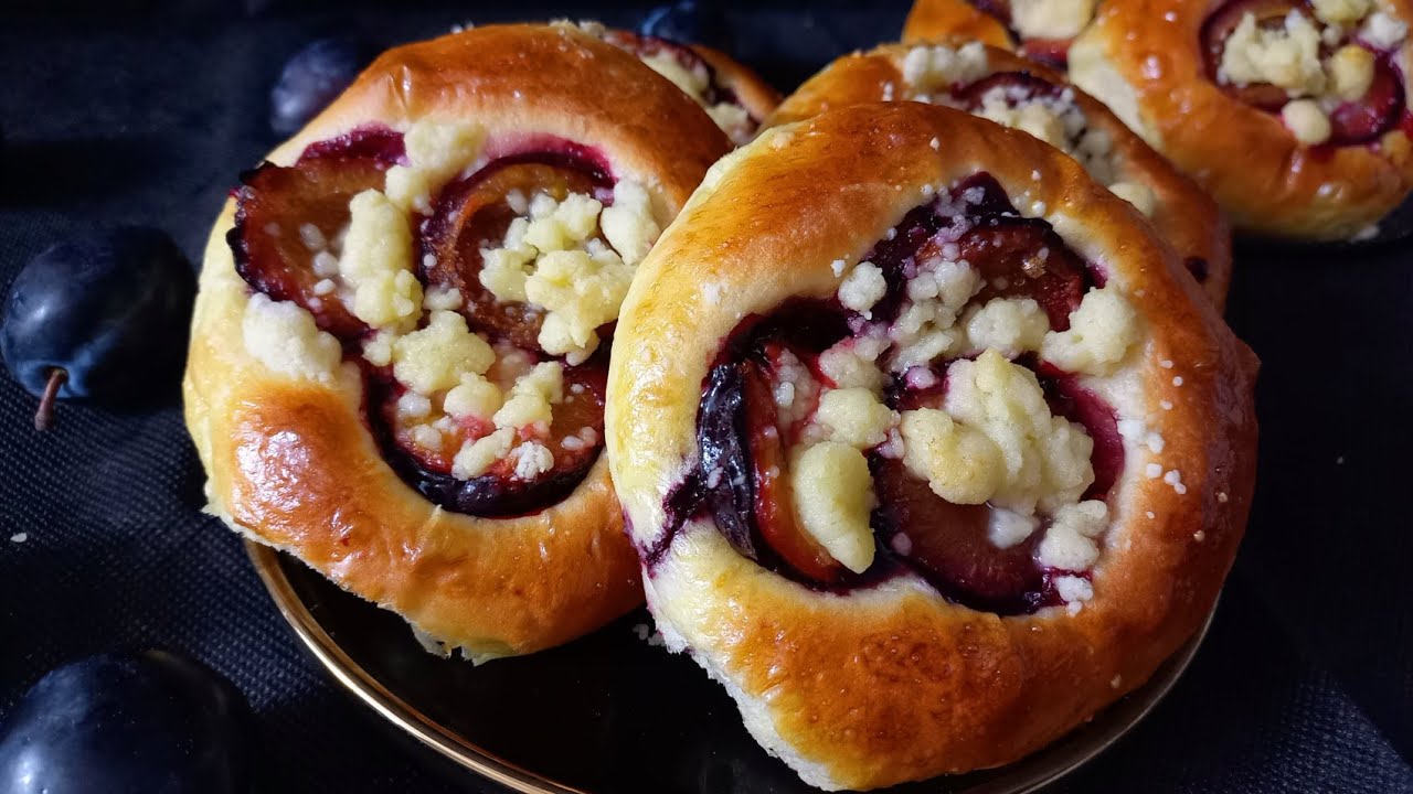 Drożdżówki ze śliwkami i kruszonką❤ Miękkie i puszyste pełne soczystych śliwek i słodkiej kruszonki!