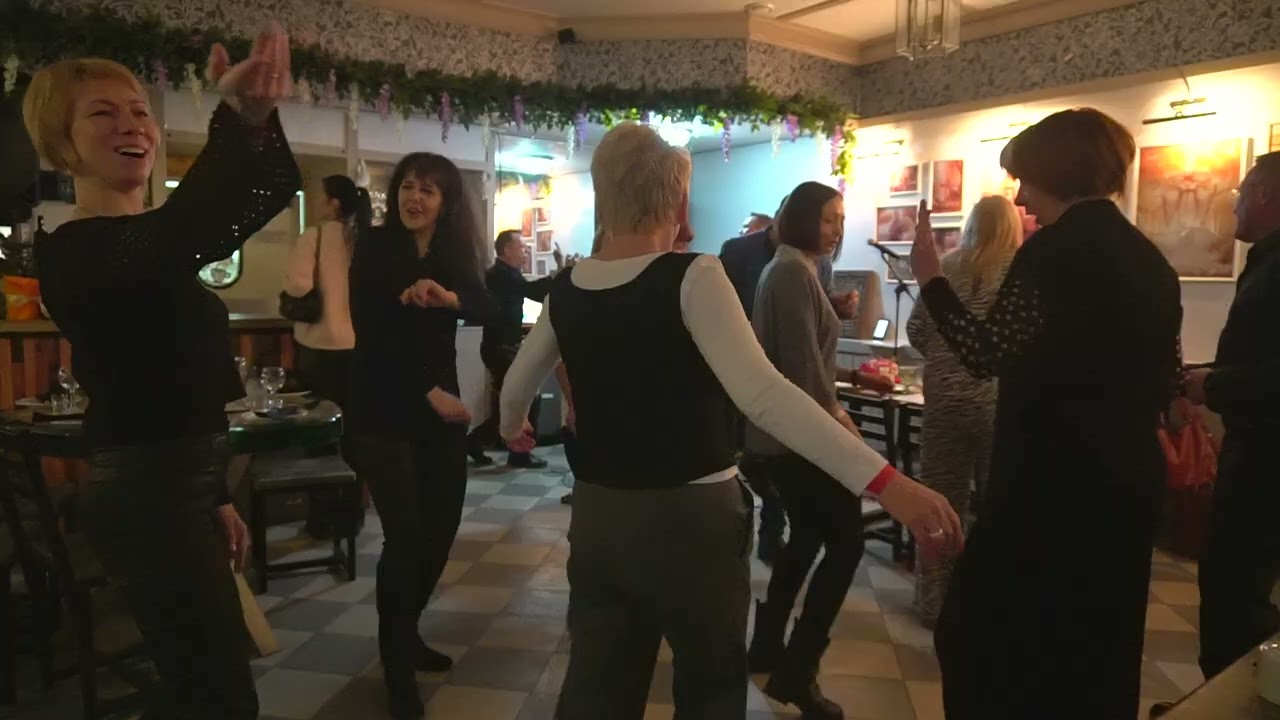 Лучший город Земли (Браво Магомаев в исп. AmperSound) в кафе 