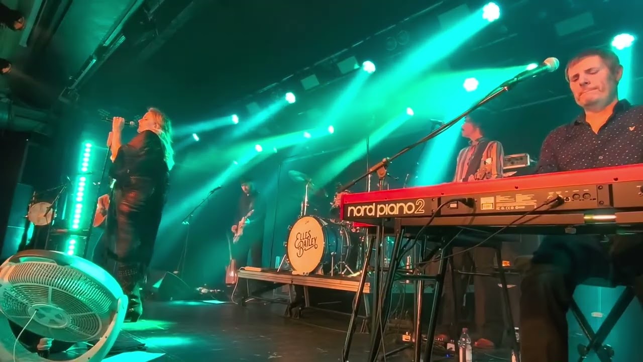 Elles Bailey - Leave The Light On LIVE @colossaalAschaffenburg 23.02.2026 @ellesbailey 