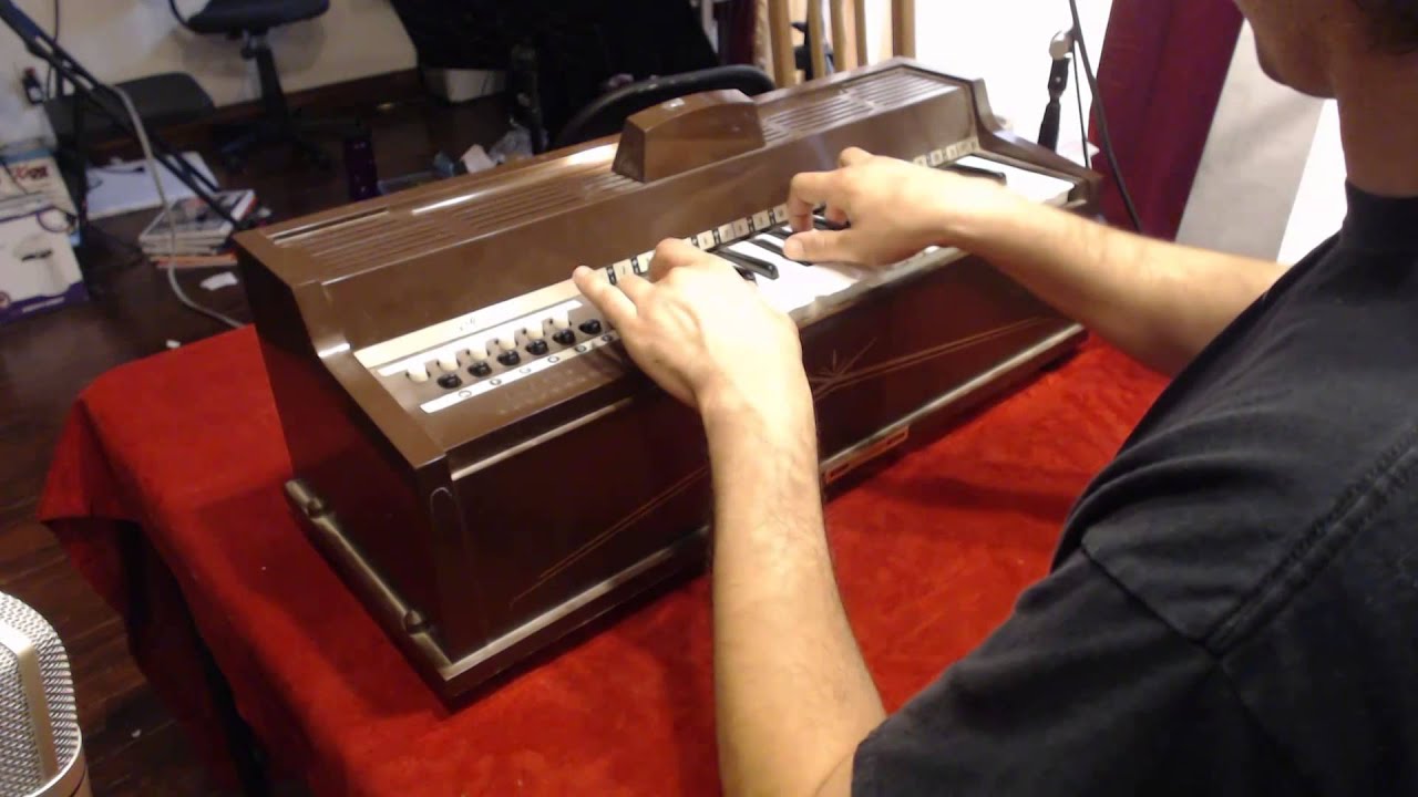 1689 - Magnus Chord Organ M 37 $95