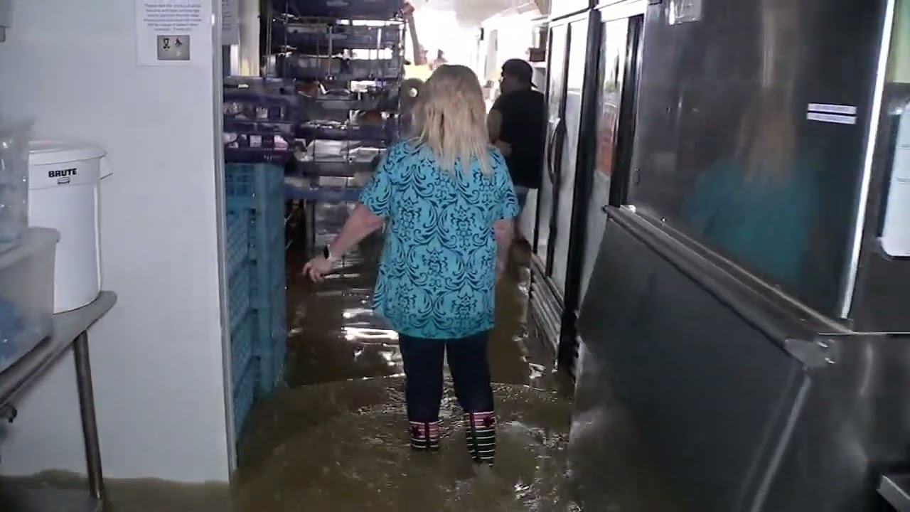 Residents near Lake Conroe prepare for flooding