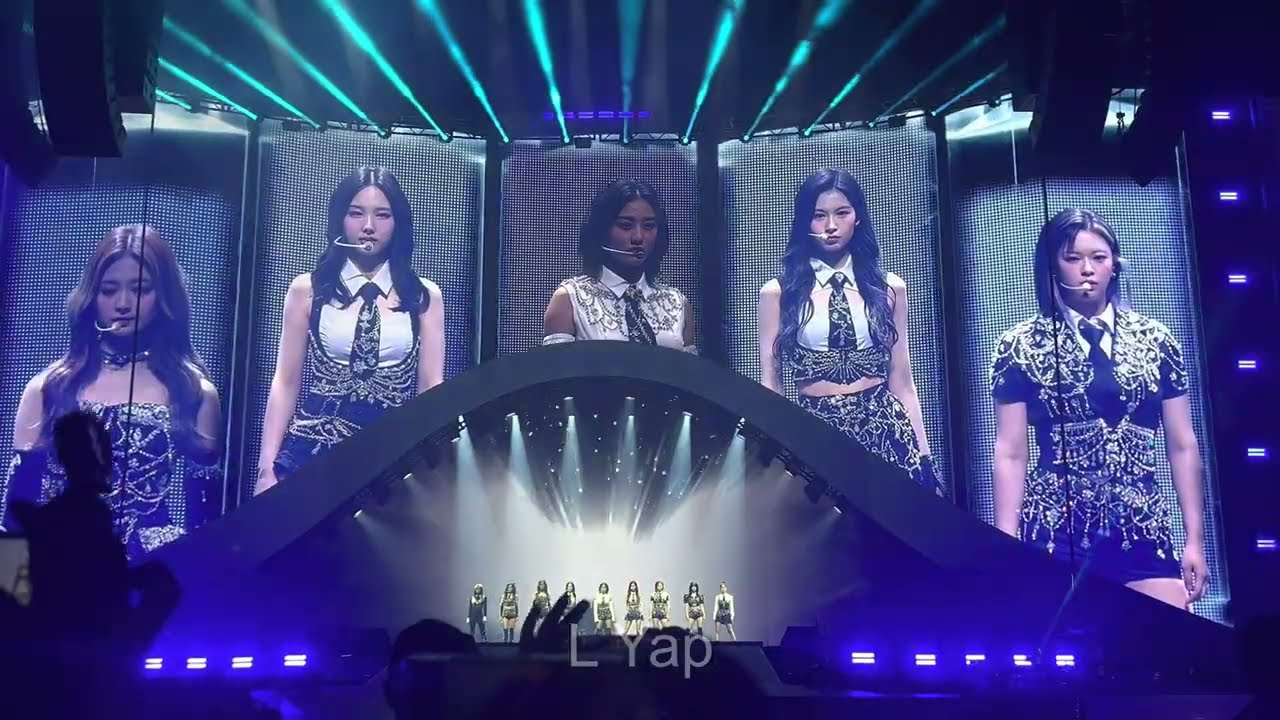 TWICE - Intro VCR & SET ME FREE 4K60 Fancam @ TWICE ‘Ready to Be’ Tour Oakland Day 1 (6/12/23)