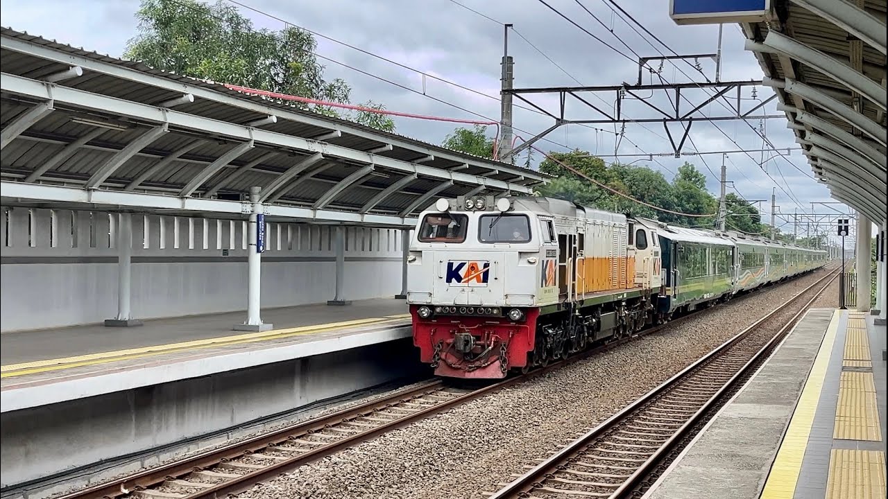 Liburan, Banyak Kereta Api Yang Berjalan! | Nonton Kereta Api Ngebut di Stasiun Telaga Murni!