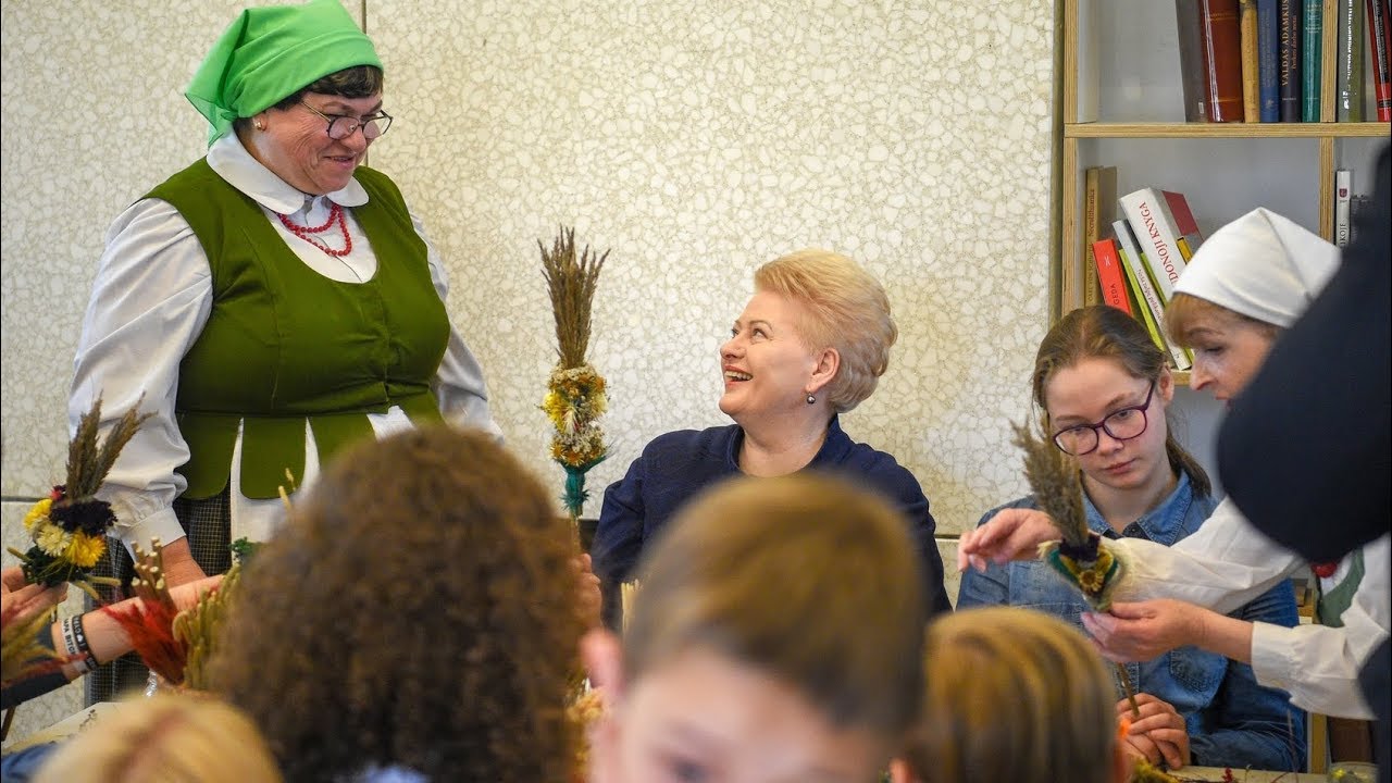 Prezidentė dalyvauja velykinėse edukacinėse dirbtuvėse