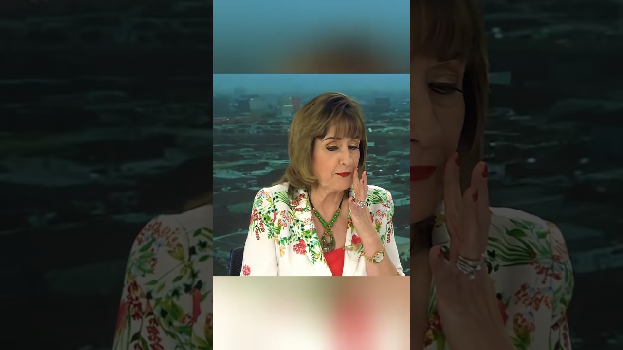La lic Mar&iacute;a Julia bromea en Telediario Mediod&iacute;a