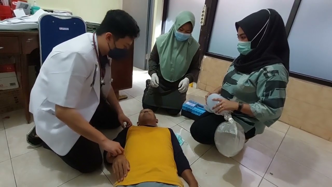 Simulasi Bantuan Hidup Dasar _ UOBF Puskesmas Kebonsari Tuban