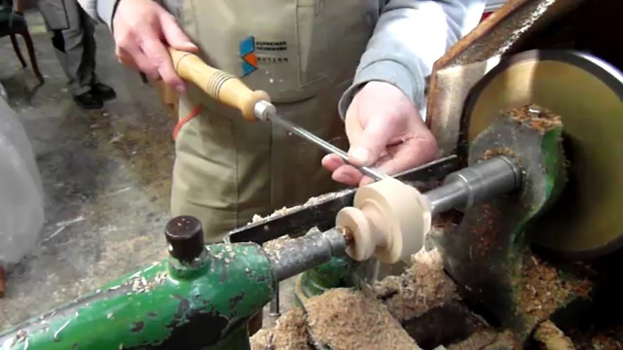 6.1 Füße drechseln für zwei Nachtkästchen