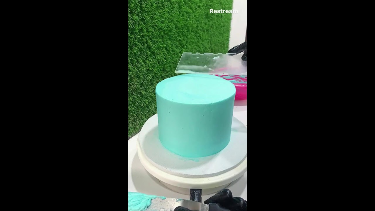 HOW TO APPLY BUTTERCREAM ON A CAKE | GET SHARP EDGES ON BUTTERCREAM CAKES