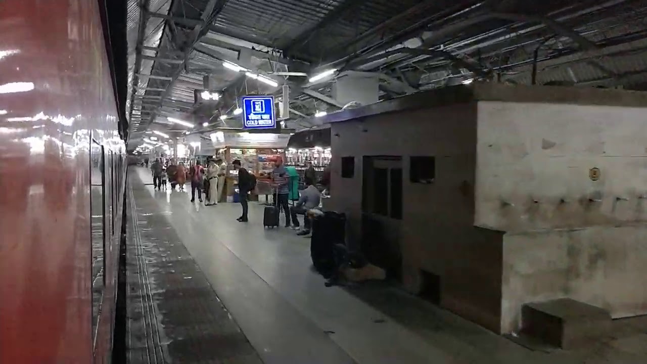12171 Haridwar AC Express Departing Bhopal Junction Railway Station : Indian Railways