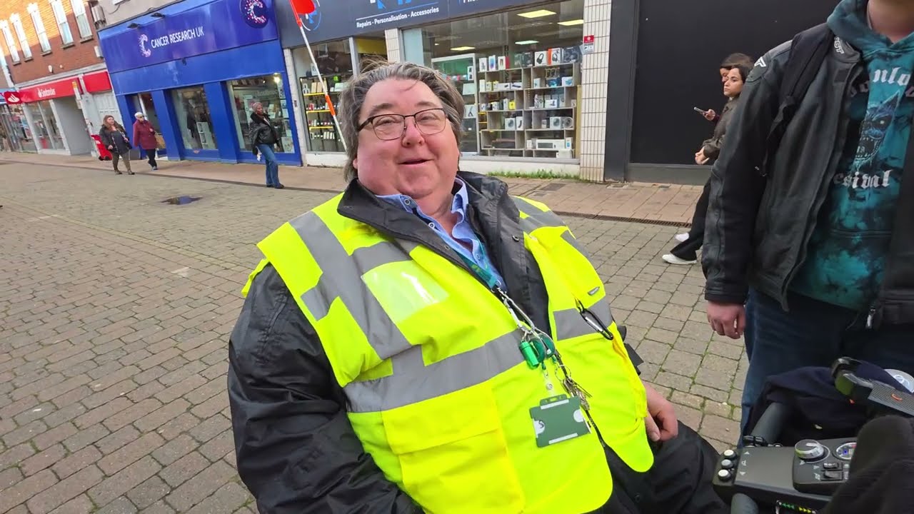 Слизняк хочет увидеть, как меня жестоко избивают: Я отвечаю (отдельный клип)