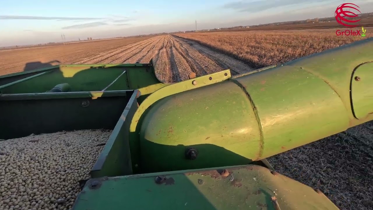 Домолочую остані поля Сої. Робота Комбайна John Deere 1032. Нарешті фініш по Сої.