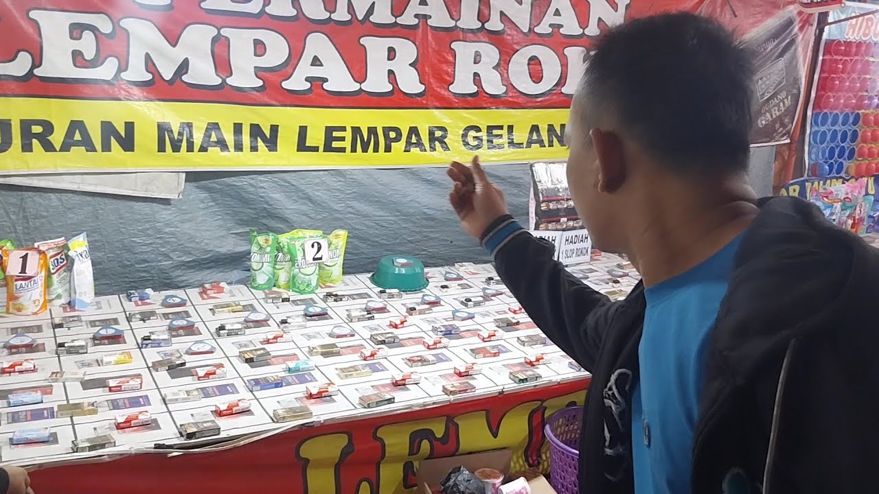 Permainan Lempar Gelang Hadiah Rokok jika Beruntung yah #pasarmalam #mainanlakilaki #mainanlangka