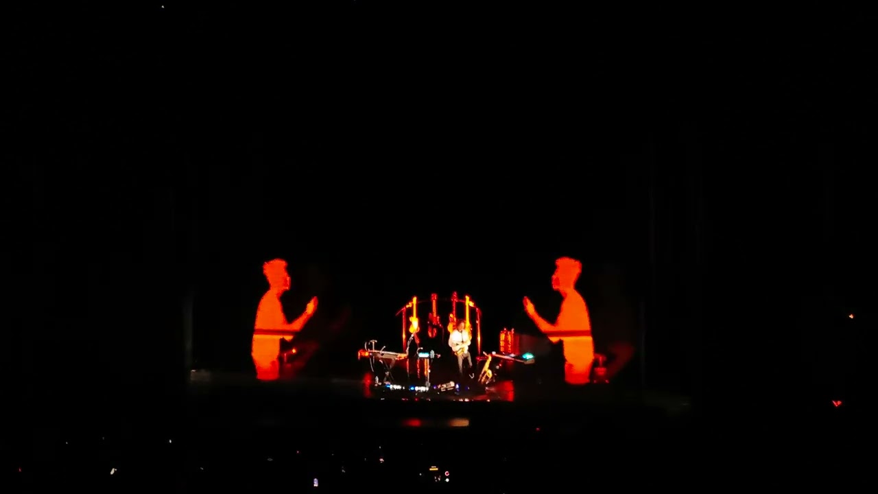 FKJ Tadow live @ L'Olympia - Paris. Date: 08/02/2019