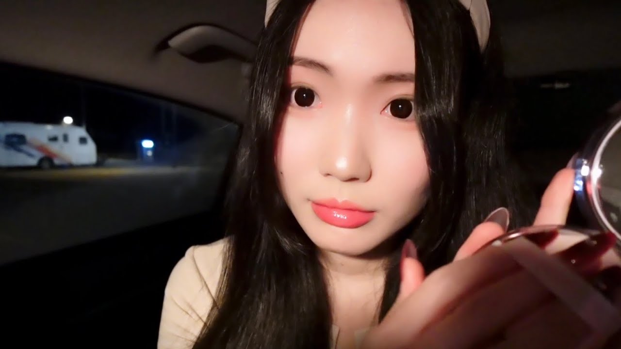 Делаю тебе макияж в машине ASMR 🚗