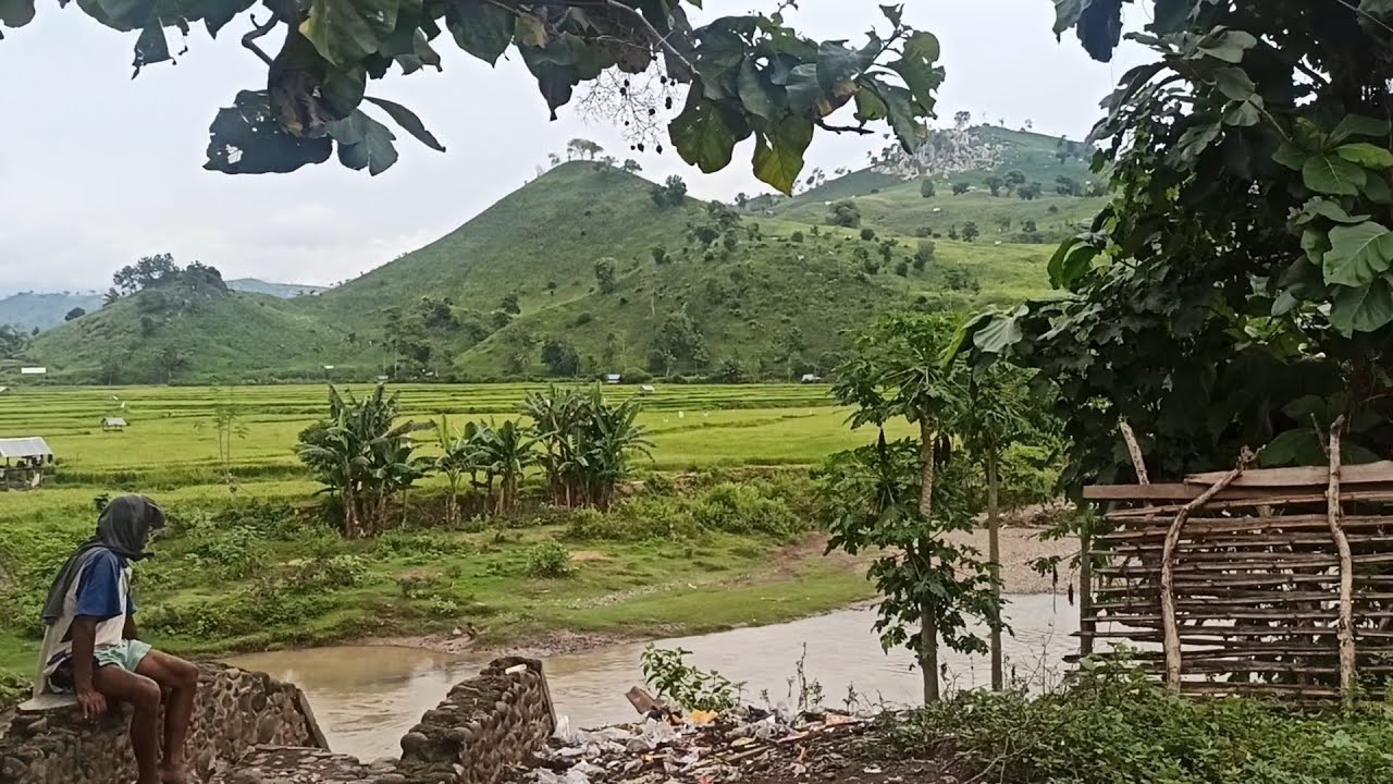 Bekerja sambil jalan-jalan menikmati suasana perkampungan di Dompu