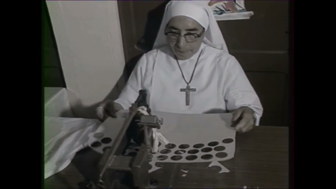 Les religieuses de la Providence fabriquent des hosties (1989) - Archives Réunion 1ère