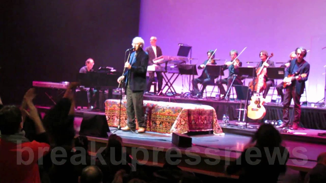 Franco Battiato, Voglio vederti danzare, live at Barbican London