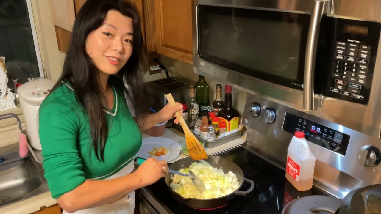 Cooking with Lily &ndash; 013 (aoli.ca) Fried Cabbage