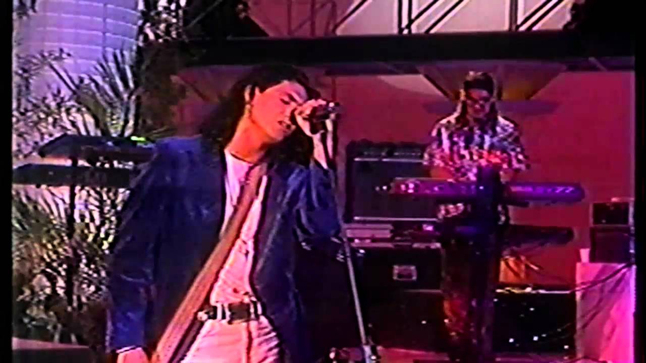 Caifanes - Amárrate a una escoba y vuela lejos(en vivo, La Movida, 1990)